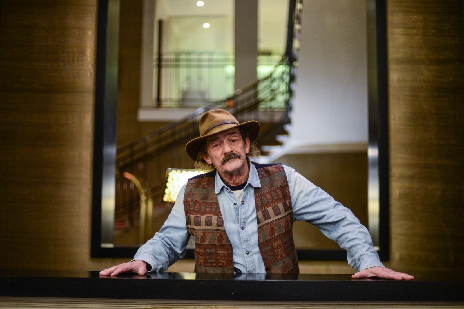 Javier es hermano del cineasta Gonzalo García-Pelayo. 