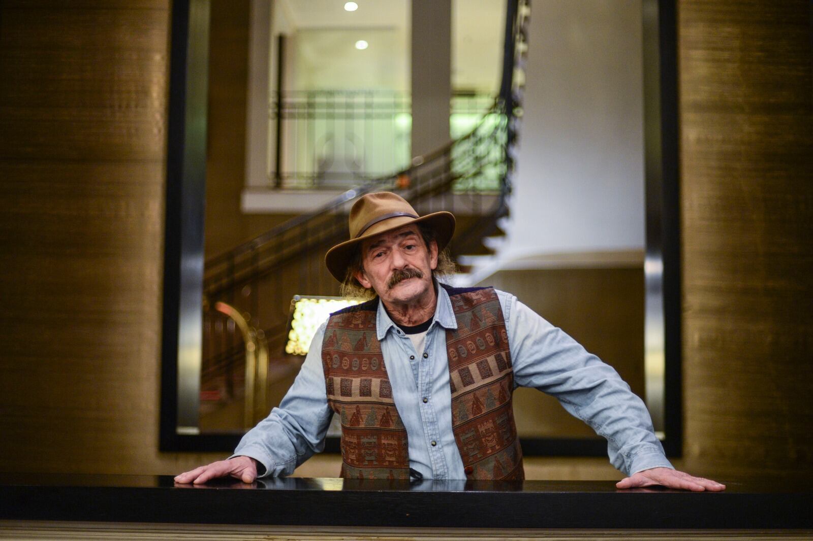 Javier es hermano del cineasta Gonzalo García-Pelayo.