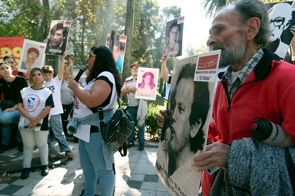 La foto de Alberto Piccinini estuvo presente en el acto en Tribunales.