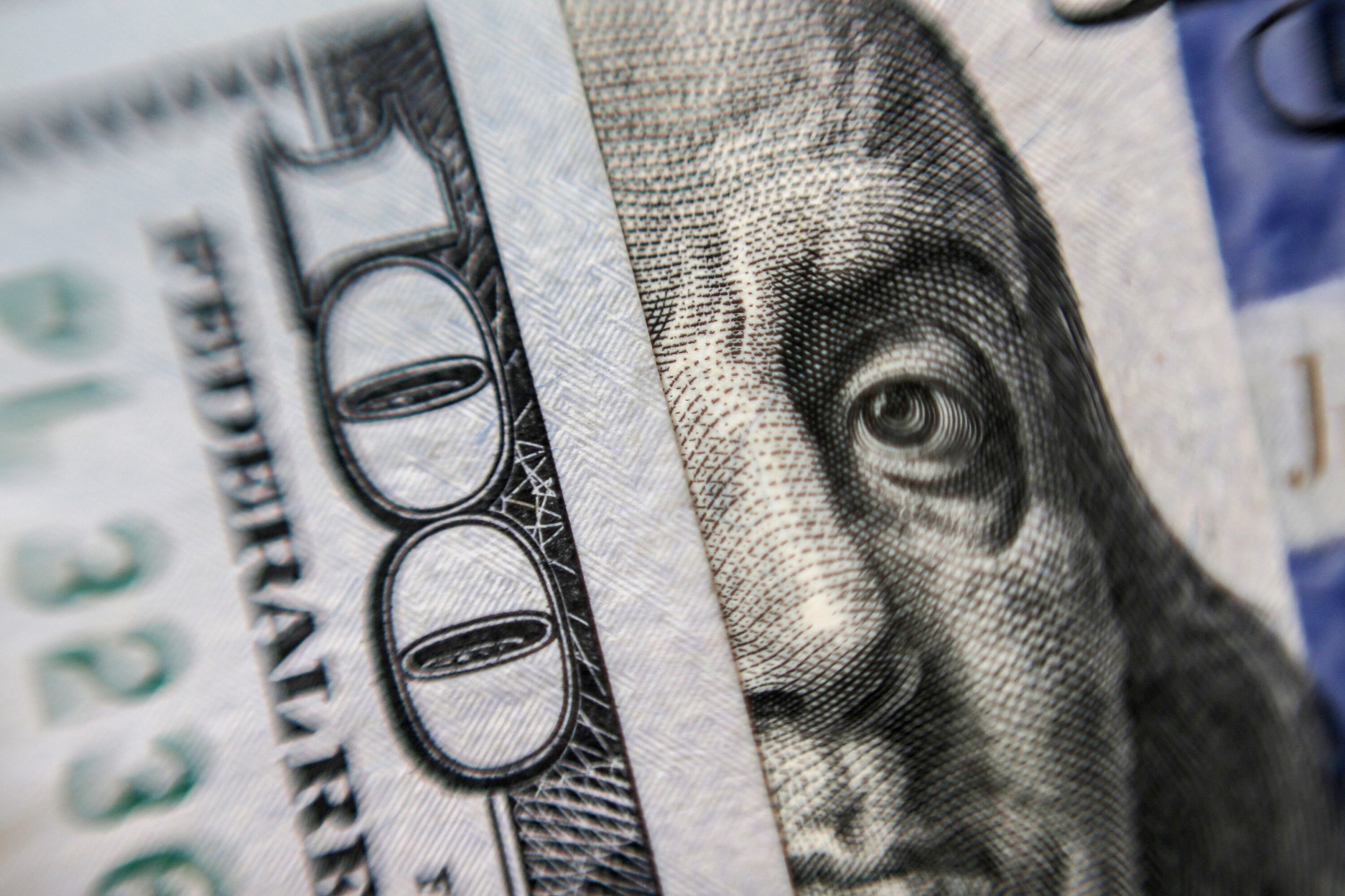 En el segmento bursátil, el dólar contado con liquidación (CCL) cedió 1,3 por ciento, a 589 pesos.