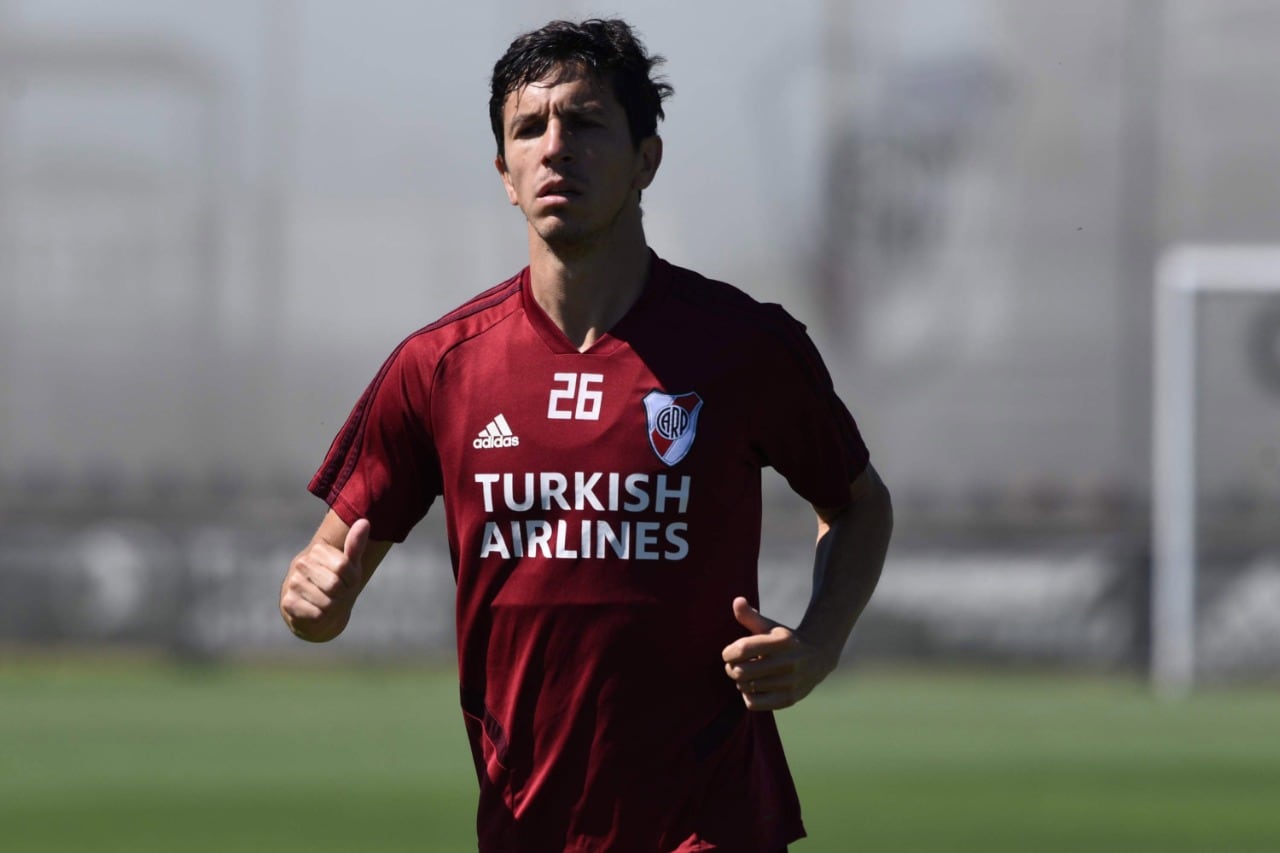 Ignacio Fernández, ya recuperado de un desgarro en el recto anterior izquierdo.