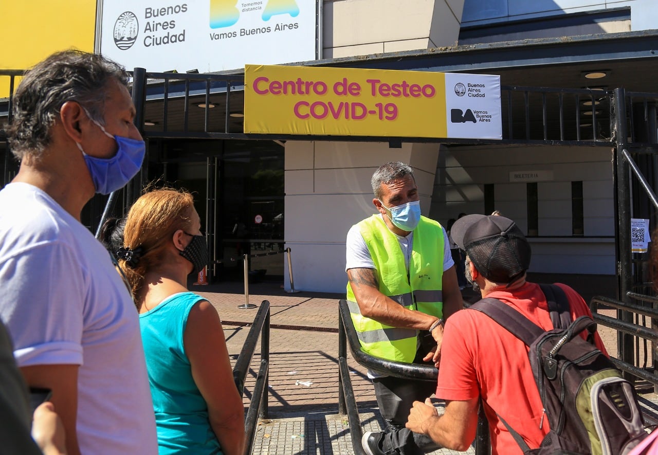 Frente del Centro de Testeo ubicado en el predio de La Rural en el barrio porteño de Palermo.