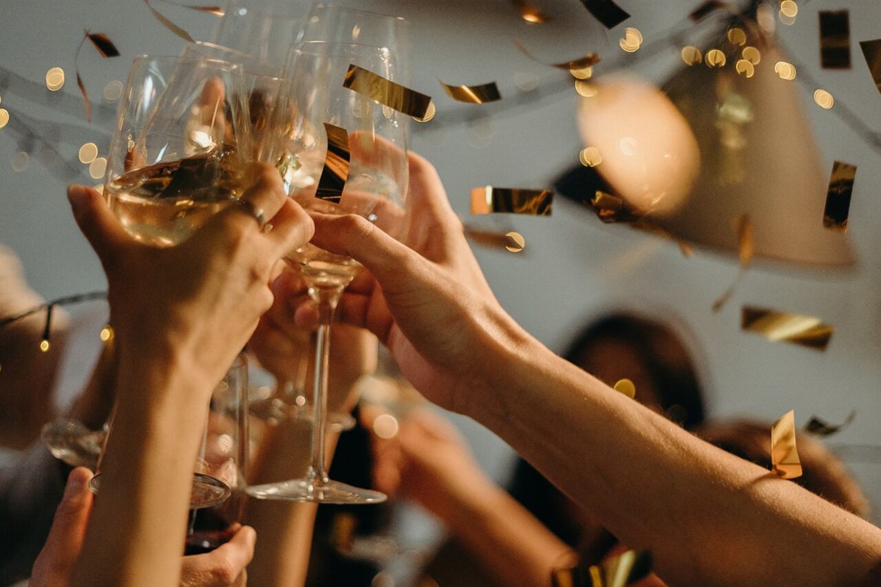 Entre otras recomendaciones, Salud aconseja identificar el vaso, mate y utensilios para utilizarlos durante toda la reunión en forma individual.