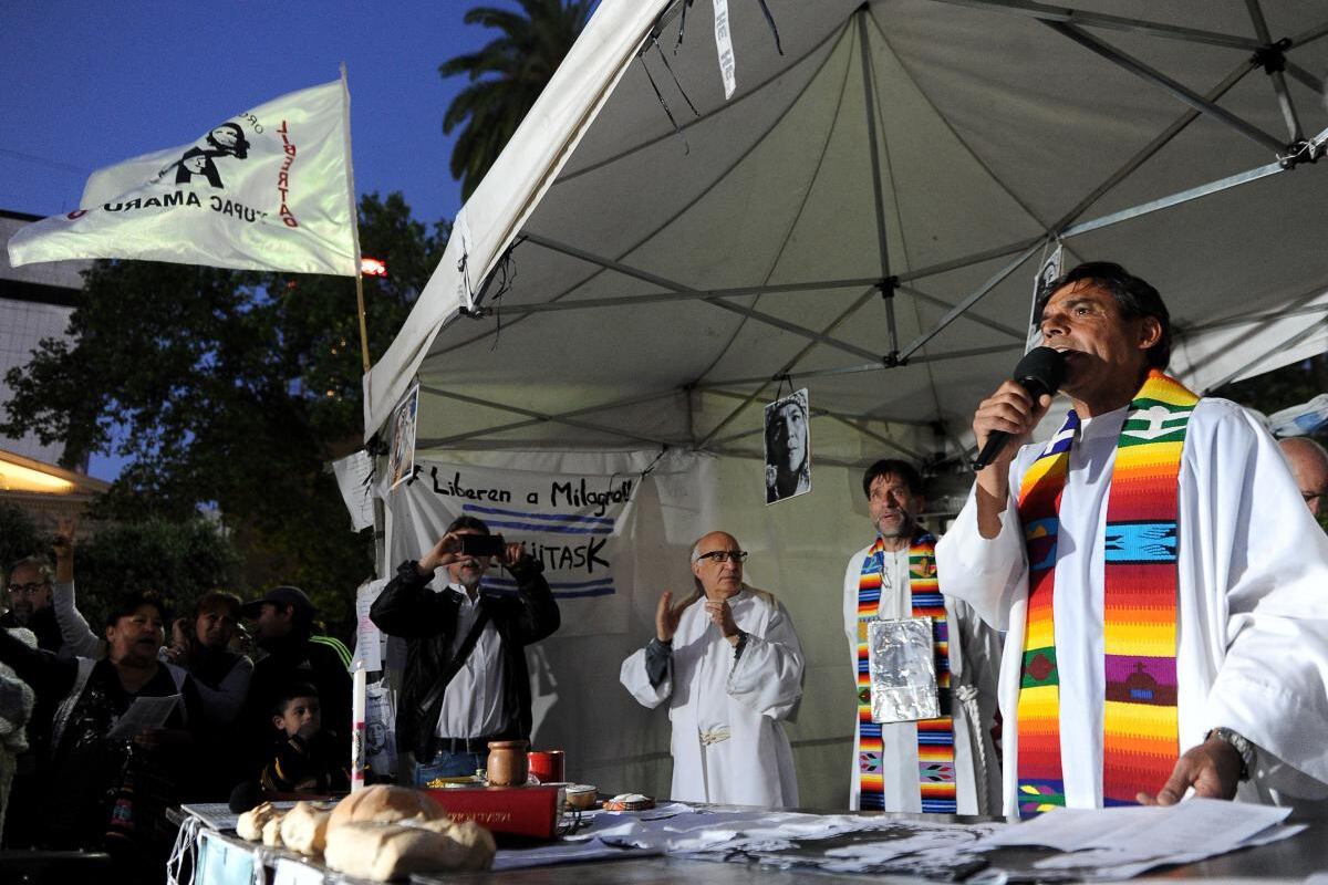 Los Curas en Opción por los Pobres en una imagen de archivo, durante una misa realizada en Plaza de Mayo pidiendo la libertad de Milagro Sala.