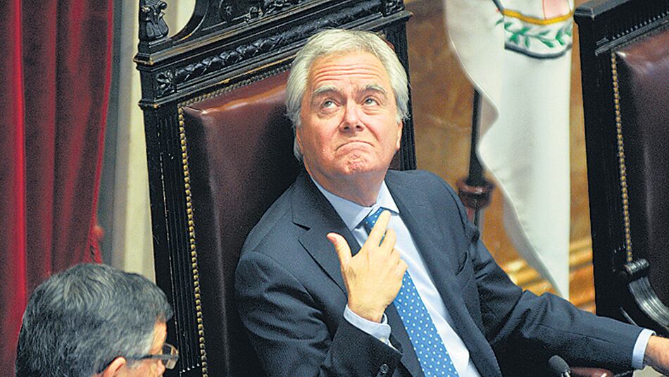 Pinedo deja el Congreso en diciembre después de 16 años.