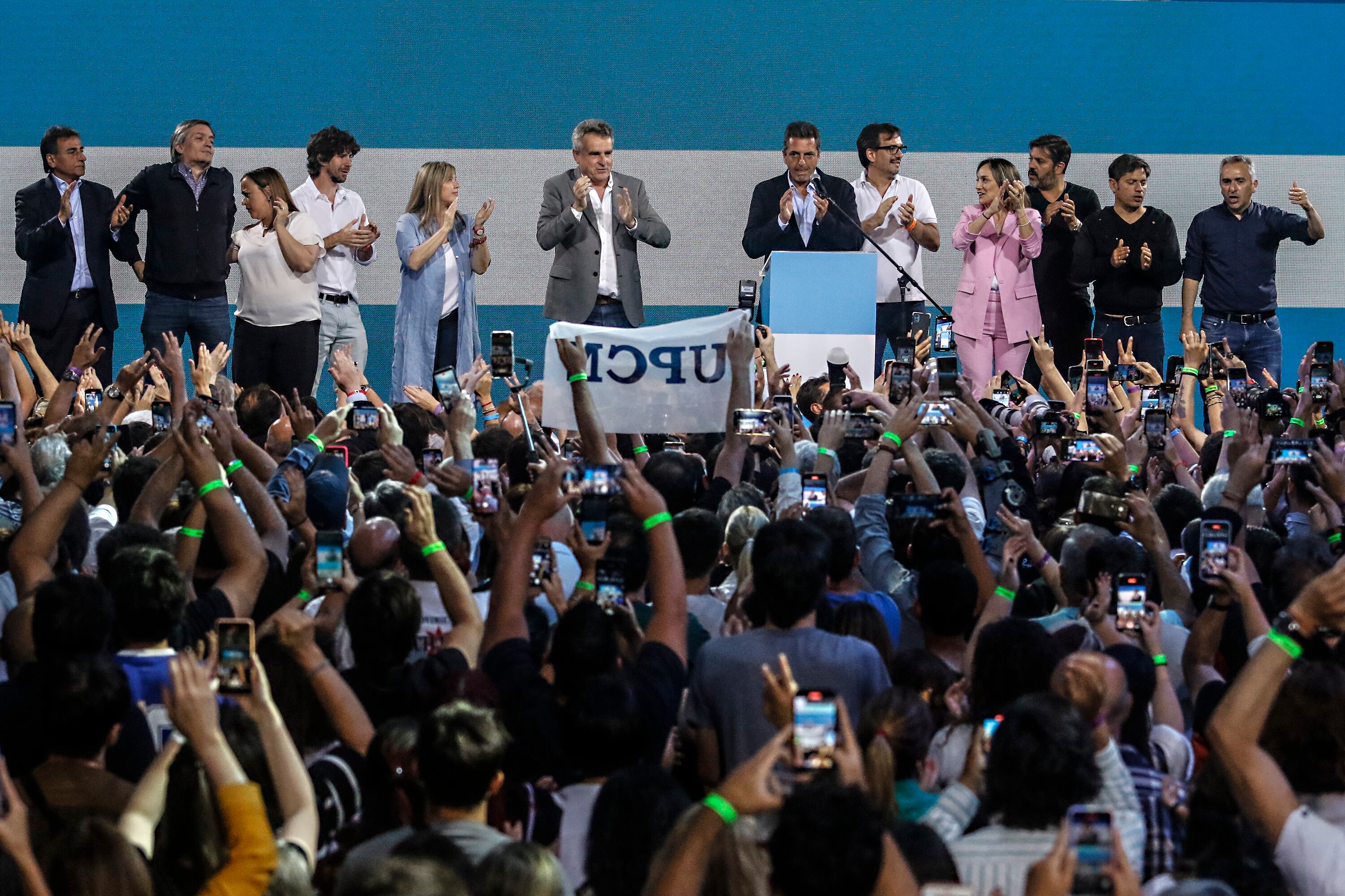 Tras la derrota electoral, Sergio Massa anunció que se aleja del centro de la escena política.