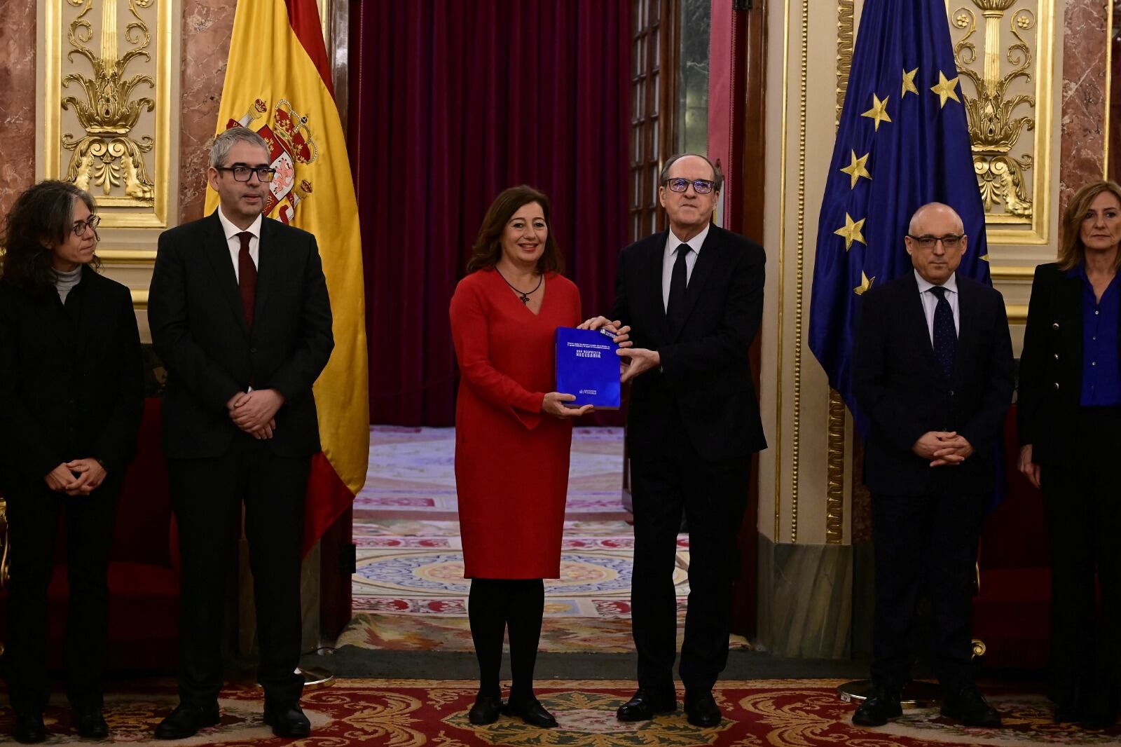 Presentación sobre el informe de abusos sexuales en el Congreso español.