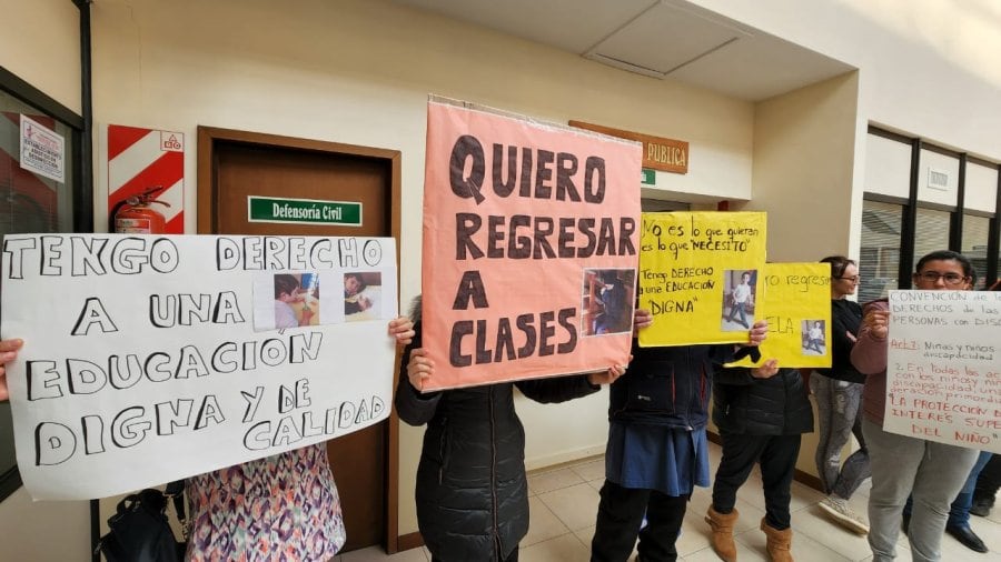 Emanuel va al mismo colegio desde nivel inicial.  Los padres reclamaron en la Justicia que restituyan a la docente.