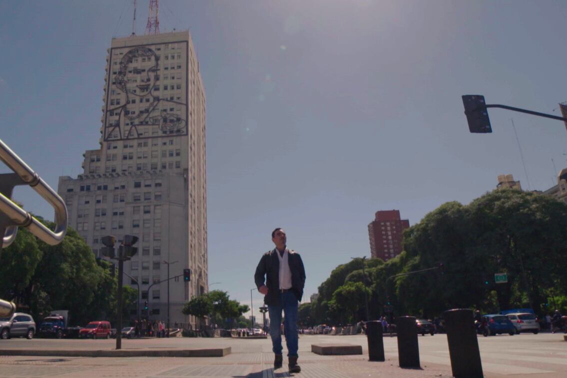 La "travesía narrativa" de Andahazi parece haberlo llevado a lugares impensados.