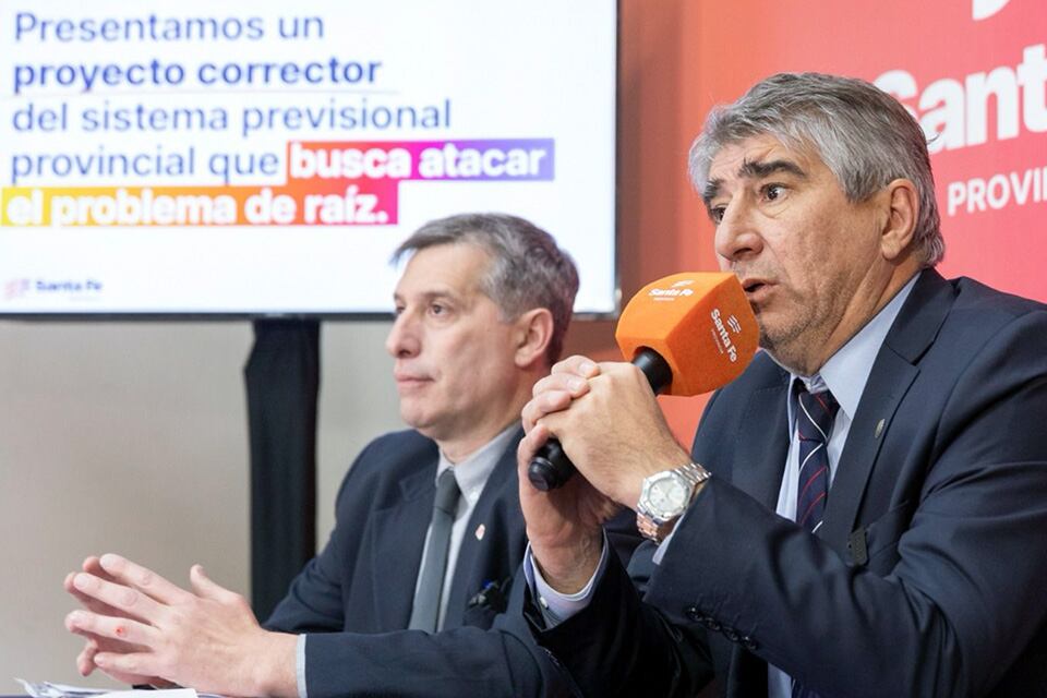 Los ministros Olivares y Bastia defendieron el proyecto oficial