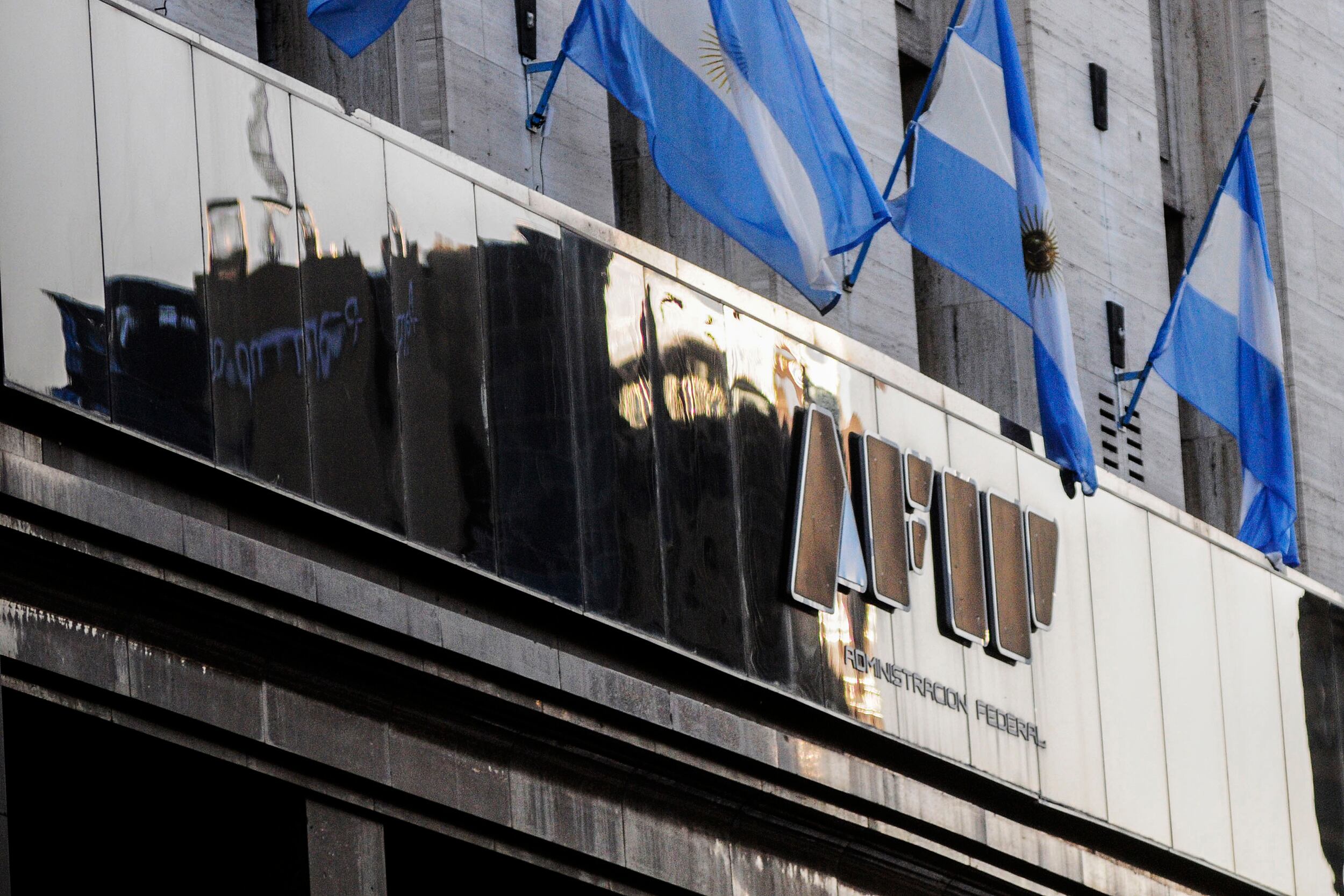 "Las categorías A, B y C dejarán de pagar el componente impositivo de manera permanente", afirmó Mercedes Marcó Del Pont, titular de la AFIP.