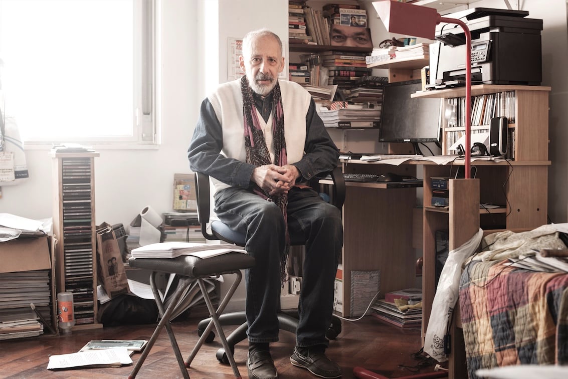 Miguel Grinberg fotografiado en su hogar, 2017