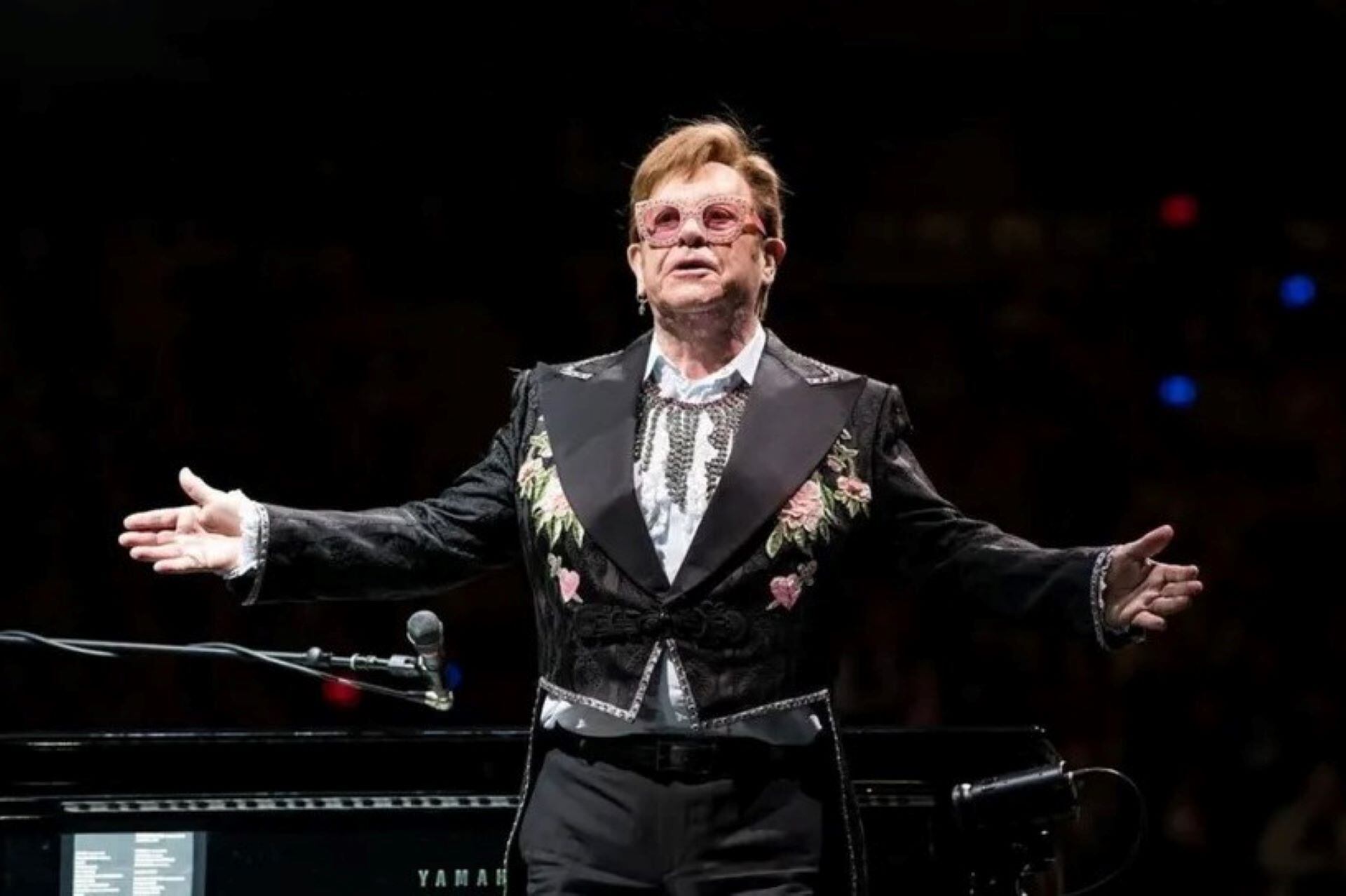 Elton John pone fin a sus shows en vivo pero no a su carrera, según lo anunció el mismo en 2018. Quiere dedicarle más tiempo a su familia. (Foto: Instagram)