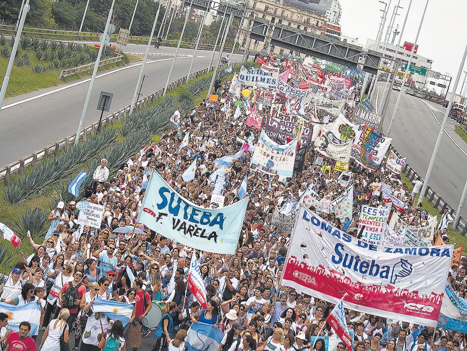 “Ser maestro y no luchar es una contradicción pedagógica”, decía un cartel.