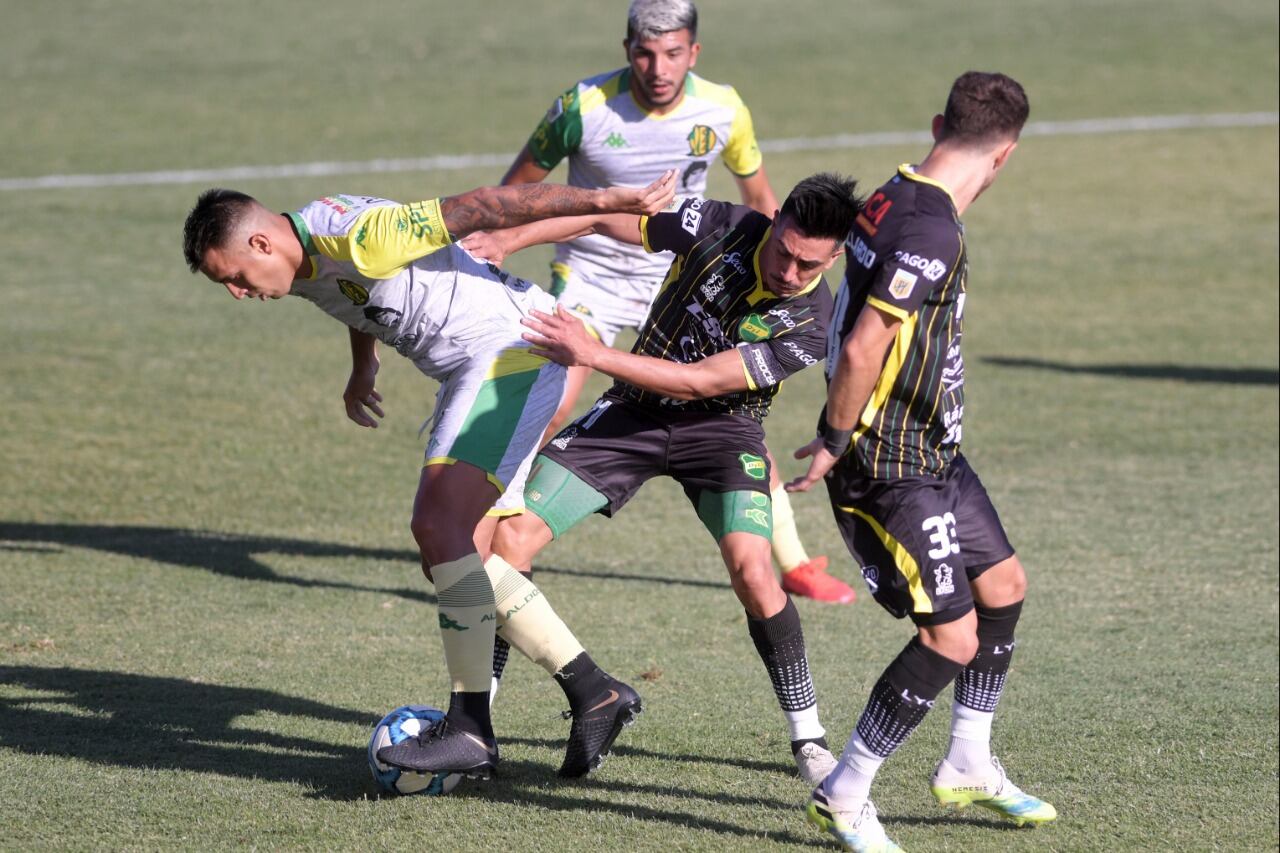Defensa y Aldosivi disputaron un atractivo partido en Florencio Varela.