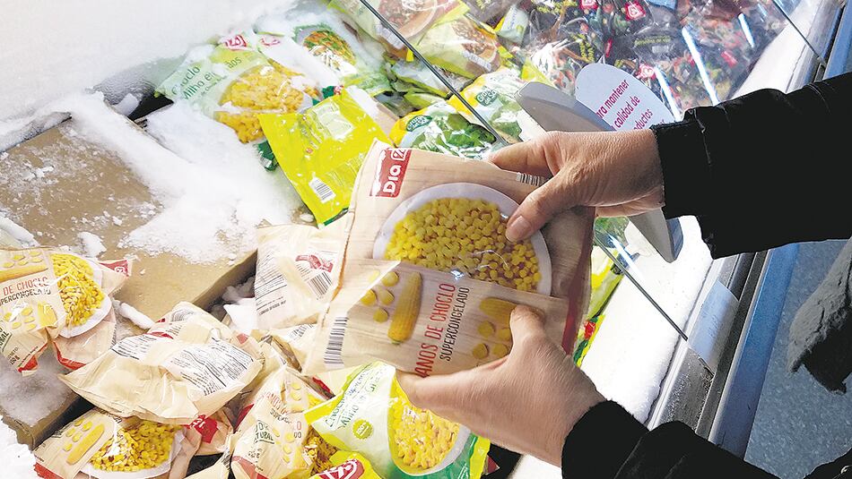 Tomate redondo, pollo entero, quesos, leche, manteca y pan, entre los productos que más aumentaron en marzo.