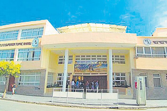 Los establecimientos educativos de la Tupac Amaru fueron intervenidos por el gobierno de Morales.