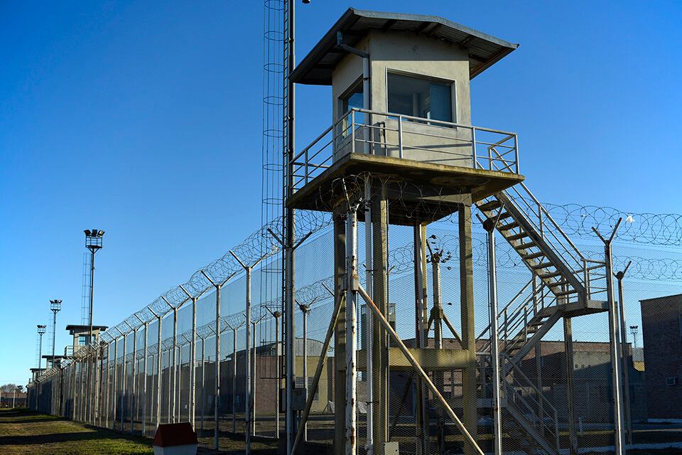 La población carcelaria en Piñero es de 2096 personas.