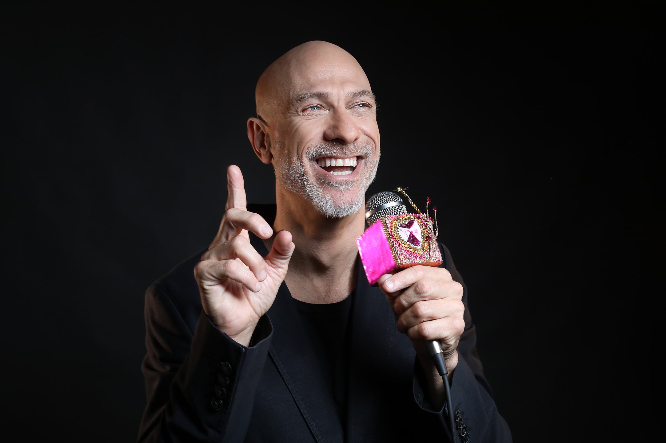 "Cuando uno pivotea con el humor solo en relación a su sexualidad corre el riesgo de convertirse en su propio cliché".