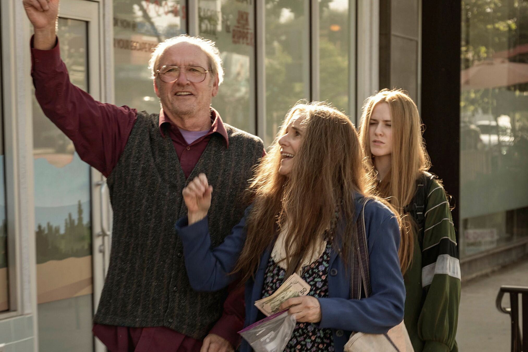 Richard Jenkins, Debra Winger y Evan Rachel Wood en "Falsos millonarios".