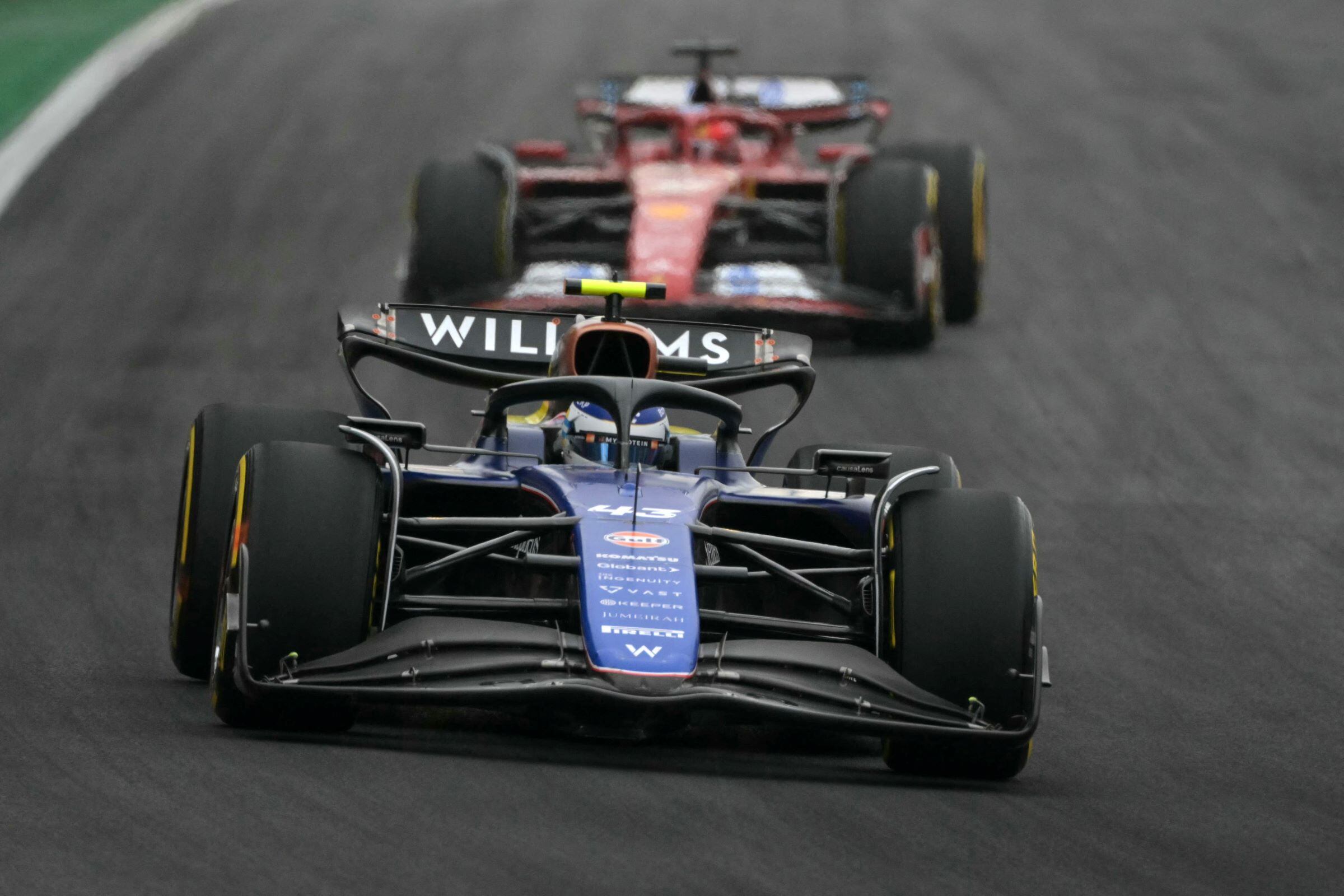 Franco Colapinto se prepara para subirse una vez más a su monoplaza Williams.