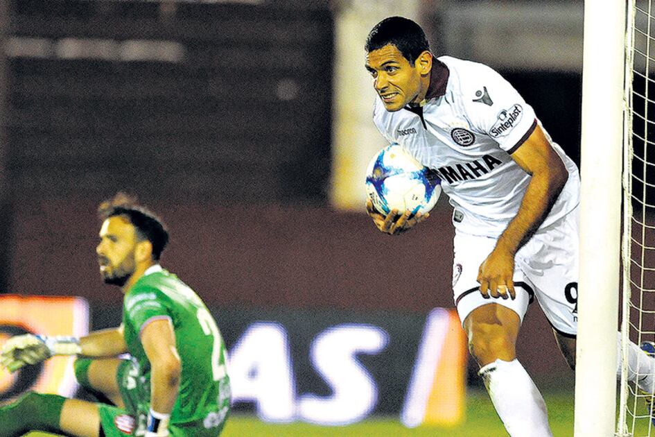 Sand festeja el primero de sus dos goles.