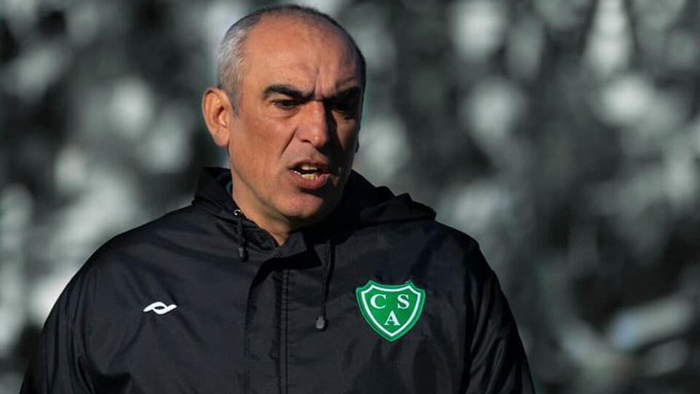 Iván Delfino, DT de Sarmiento de Junín.