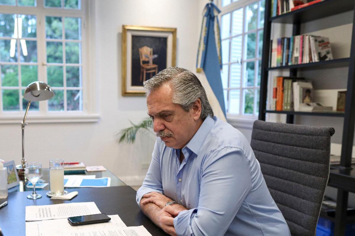 "No hay que dejarse llevar por una guerra geopolítica y comercial. Detrás de la venta de las vacunas hay un mercado de decenas y miles de millones de dólares", dijo el Presidente.