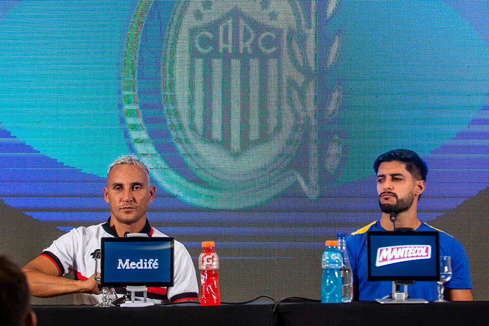 Kaylor y Mallo juntos en conferencia de prensa.