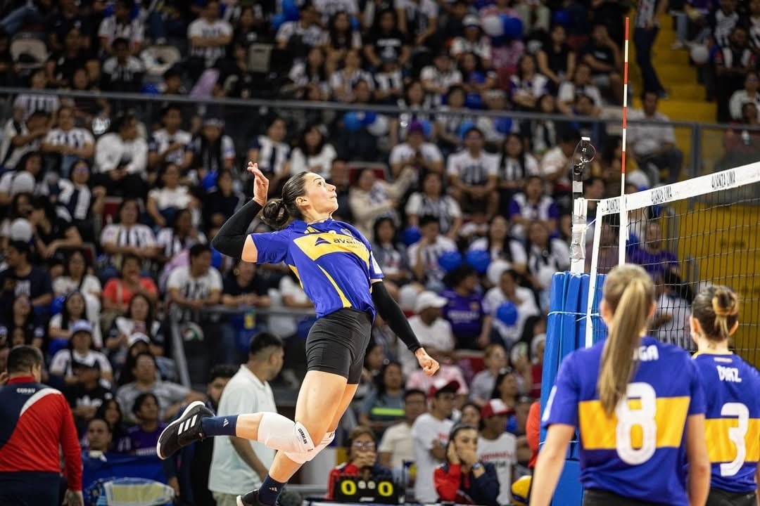 María de la Paz Corbalán, "Chuchi", vuela durante un partido con Boca.