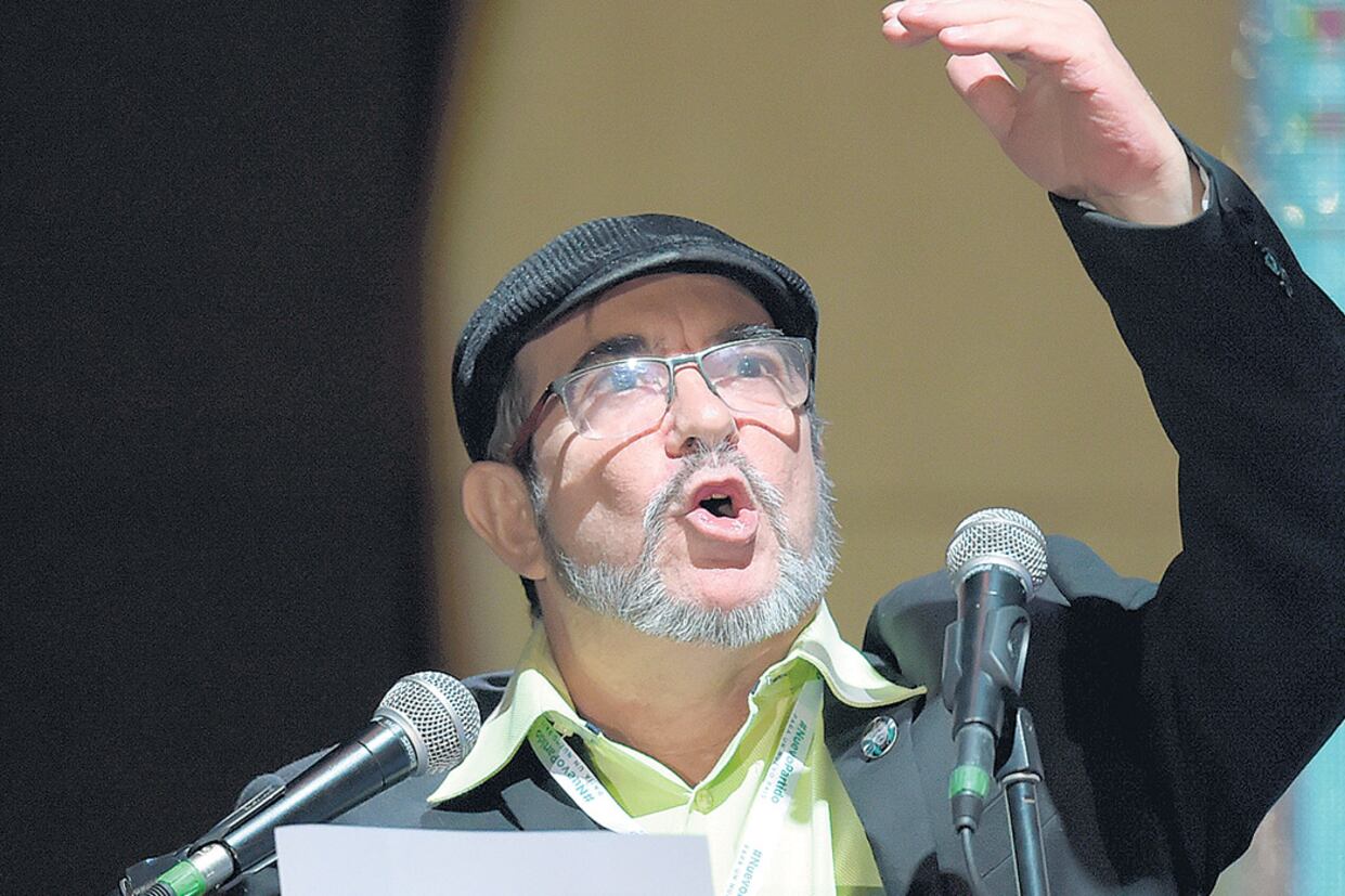 Timochenko, líder de las FARC, deja a trás su pasado guerrillero para dedicarse a la política.