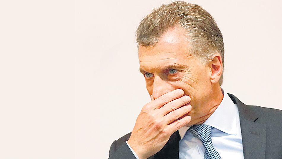 Dujovne brindará una conferencia antes de que abran los mercados.