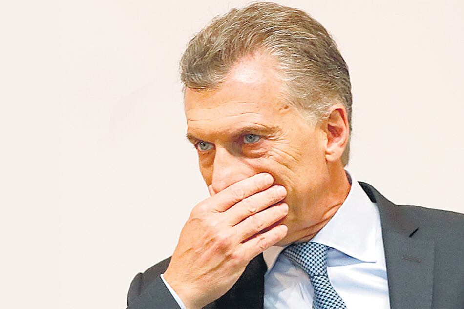 Dujovne brindará una conferencia antes de que abran los mercados.