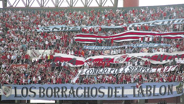 Los Borrachos del Tablón, la barra brava de River, en el Monumental, y las entradas secuestradas.