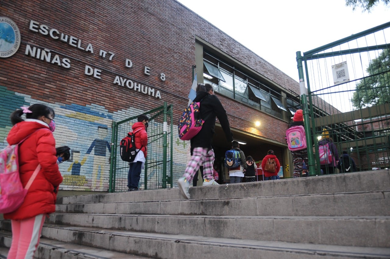 La Ciudad de Buenos Aires, así como las provincias de Córdoba y Mendoza reabrieron las escuelas para retomar las clases presenciales, en claro desafío al gobierno nacional y con el rechazo de los gremios docentes.
