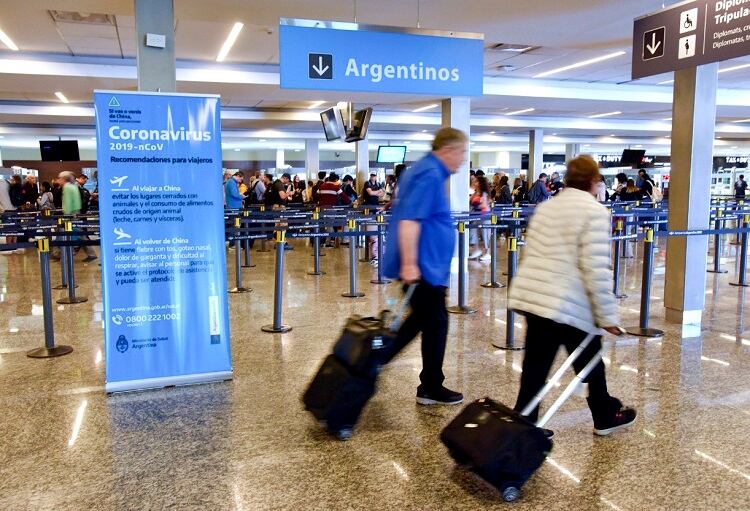 El gobierno nacional extremó las precauciones en el principal aeropuerto del país. 