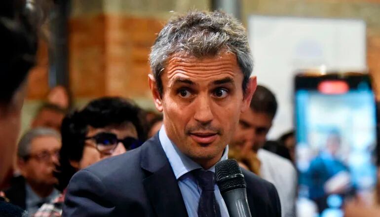 Martin Menem, sobrino del ex Presidente Carlos Menem, preside la Cámara Baja. 