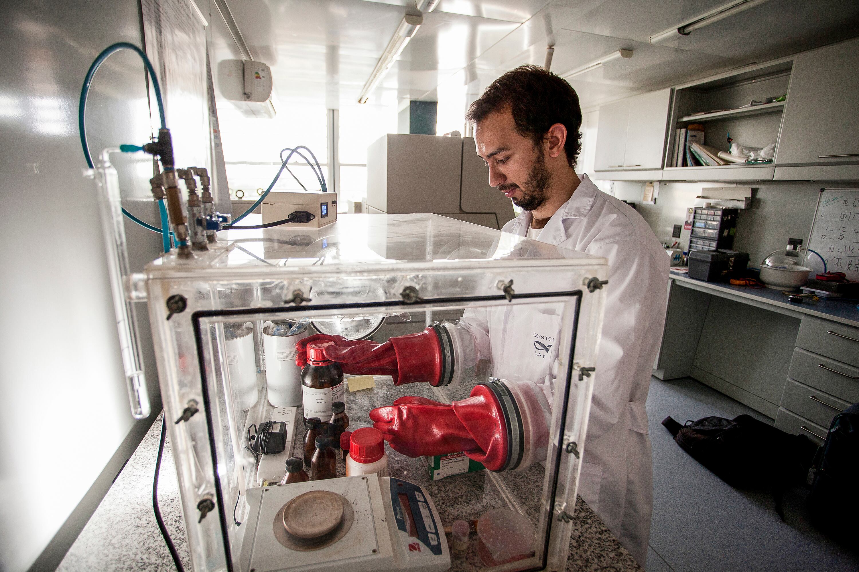 La denuncia se da en el marco del desfinanciamiento del Conicet y la pérdida de investigadores.