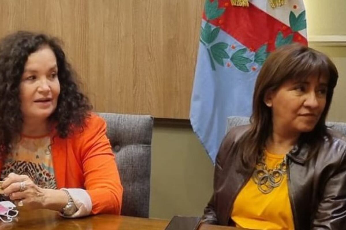 Teresita Luna junto a la ex funcionaria Norma Fajardo.