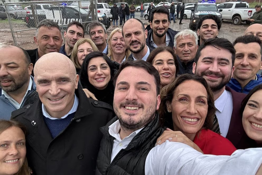 Espert y legisladores libertarios en la apertura “simbólica” de la obra clausurada.