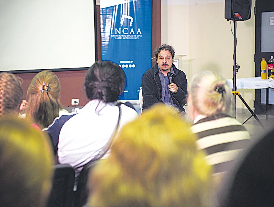 Mañana de cine con Fernán Mirás en la Unidad Penitenciaria 4 de Ezeiza.