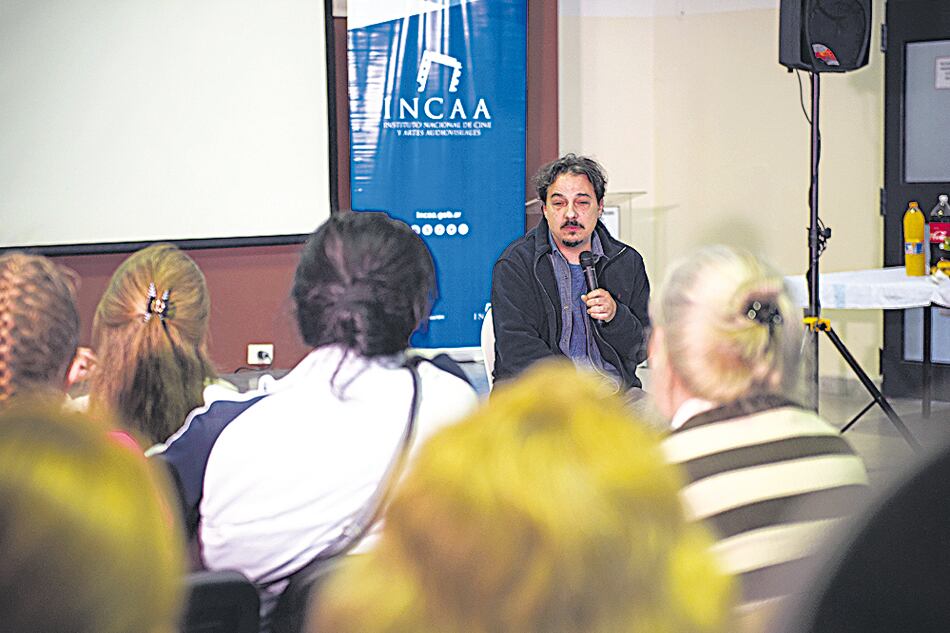 Mañana de cine con Fernán Mirás en la Unidad Penitenciaria 4 de Ezeiza.