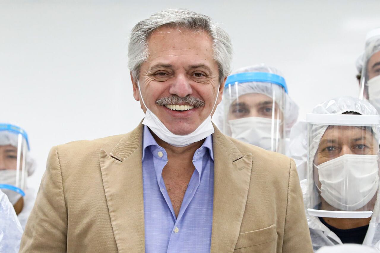 El Presidente, el gobernador de la provincia de Buenos Aires y el ministro de Obras públicas recorrerán un hospital modular y dos fábricas de barbijos.