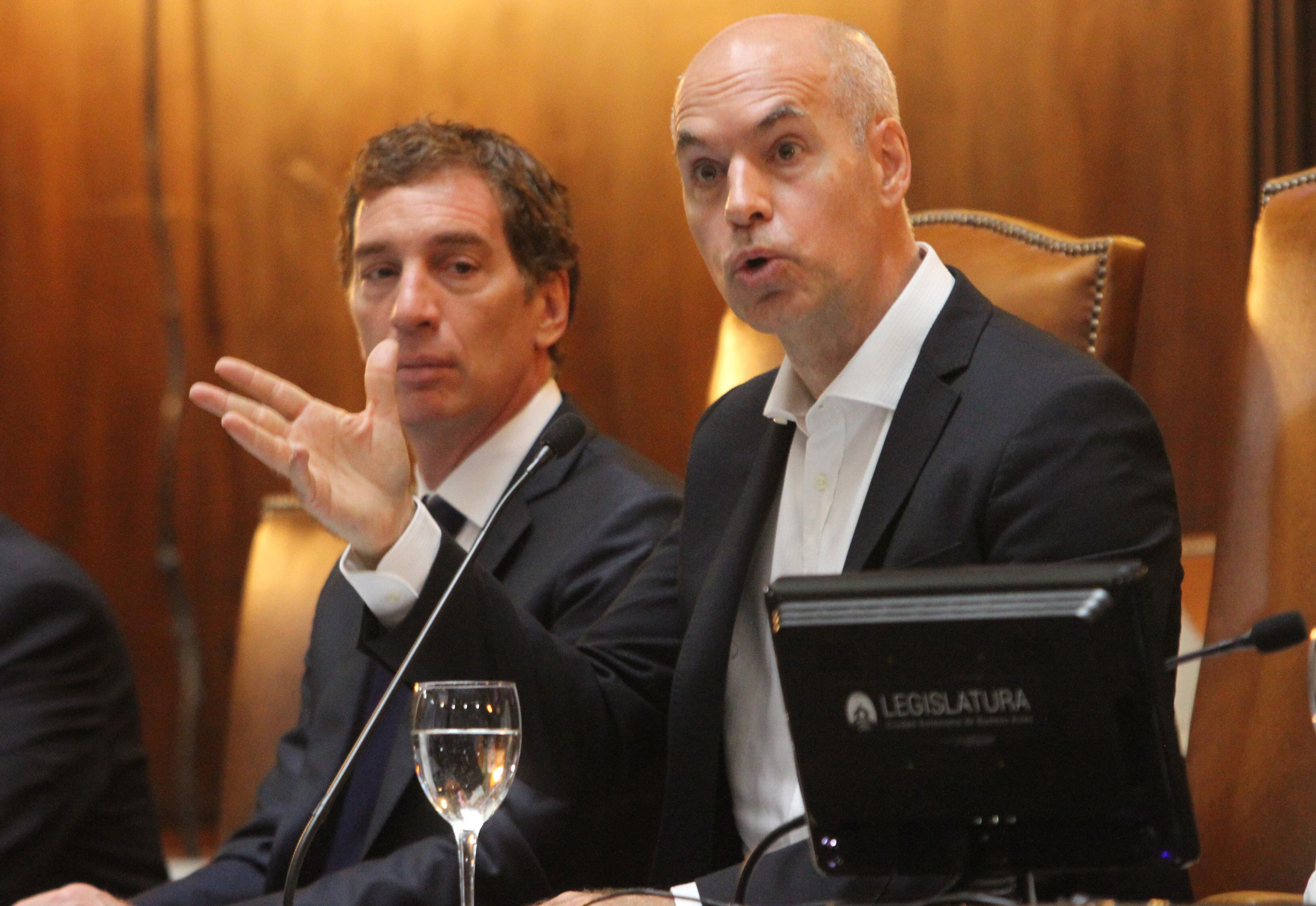 Rodríguez Larreta y su vice, Diego Santilli, en la Legislatura porteña.