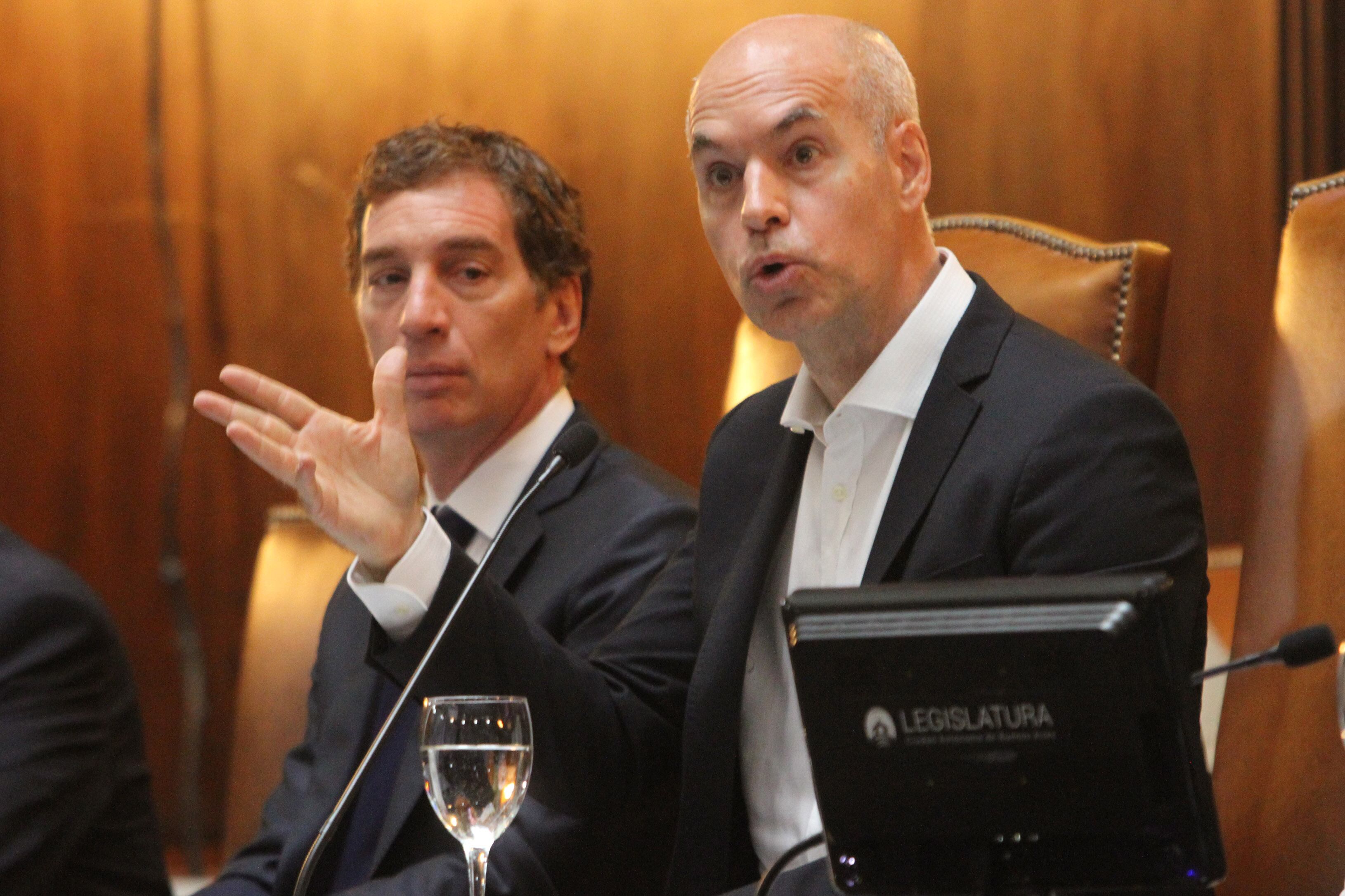 Rodríguez Larreta y su vice, Diego Santilli, en la Legislatura porteña.