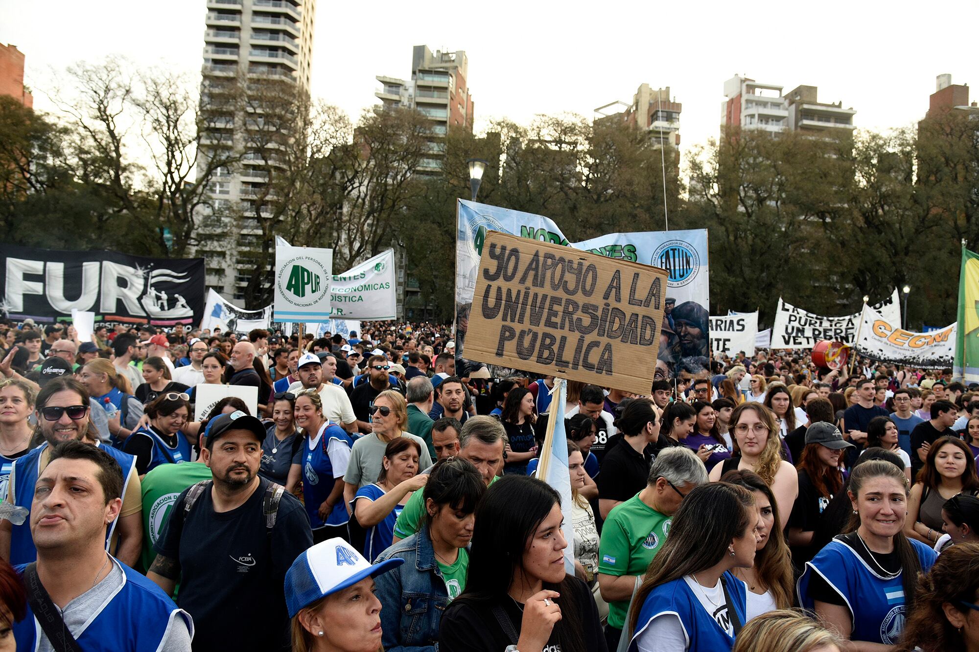 Una de las tantas marchas universitarias en defensa de la ley de financiamiento. 