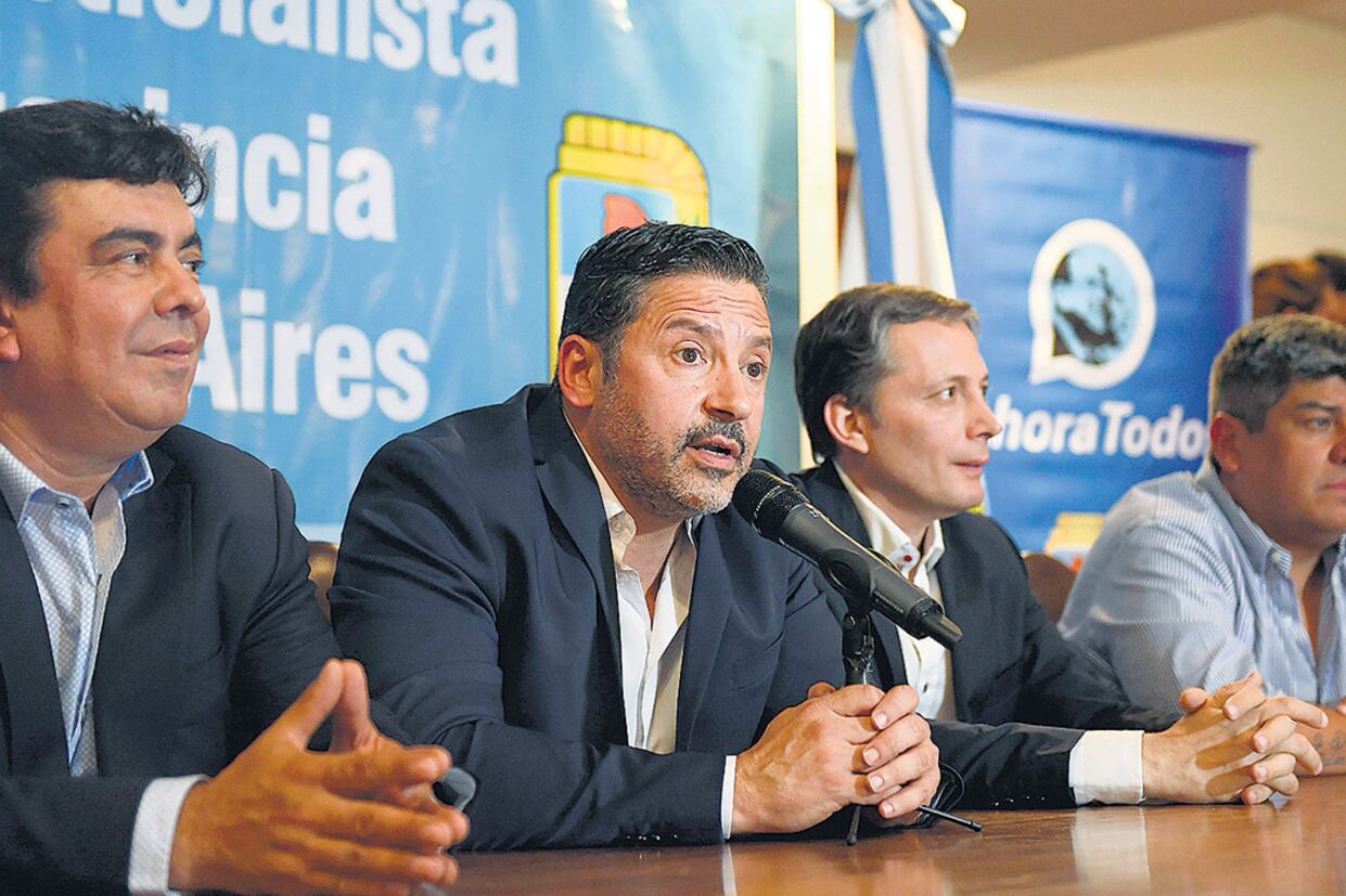 Fernando Espinoza, Gustavo Menéndez, Fernando Gray y Pablo Moyano coincidirán de nuevo el fin de semana.
