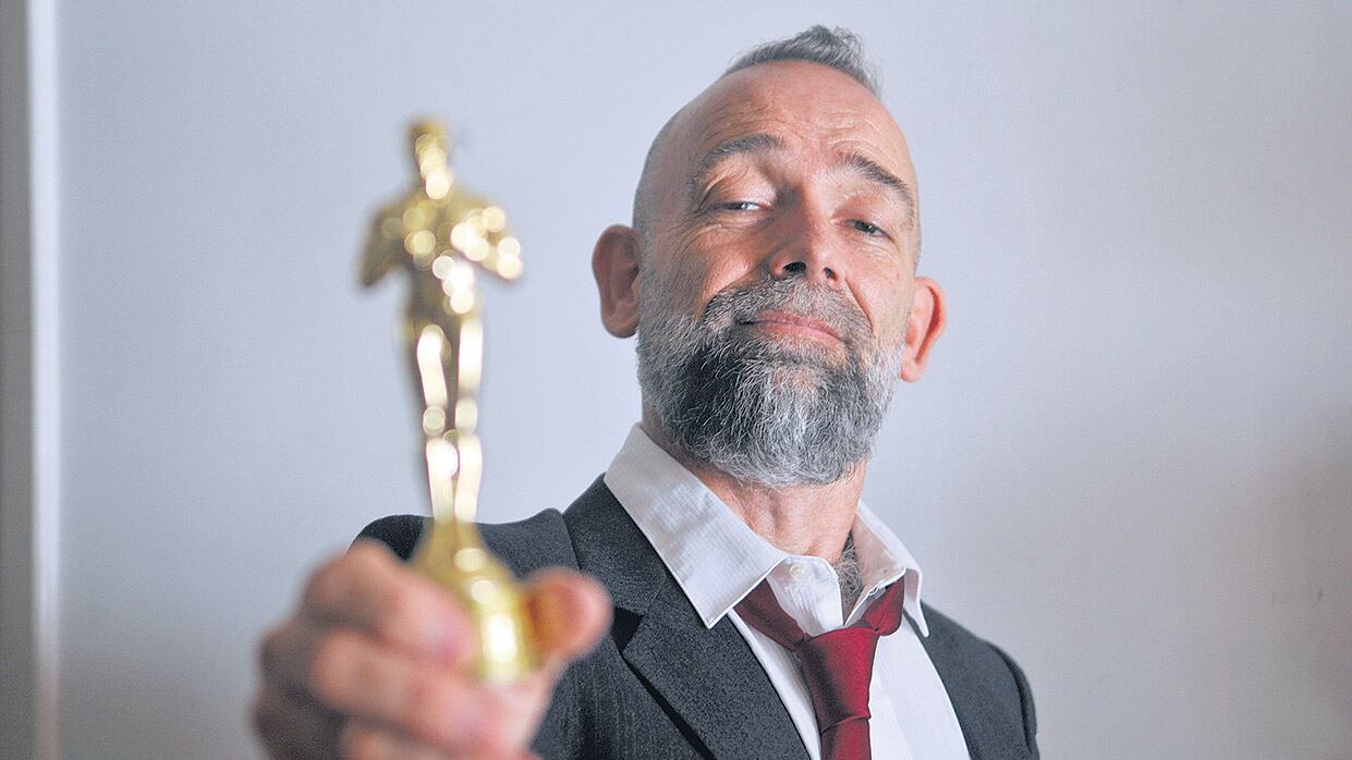 El ilustrador Istvansch organiza hasta un “Prode Oscar”. Espera ansioso la fiesta de mañana.