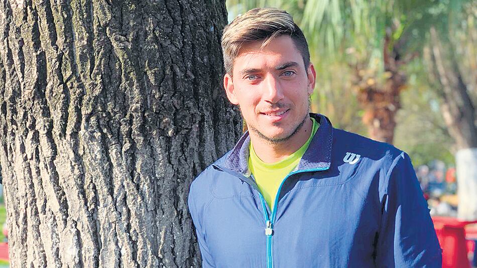 Juan Ignacio Galarza posa durante el Future que se realizó en San Lorenzo.