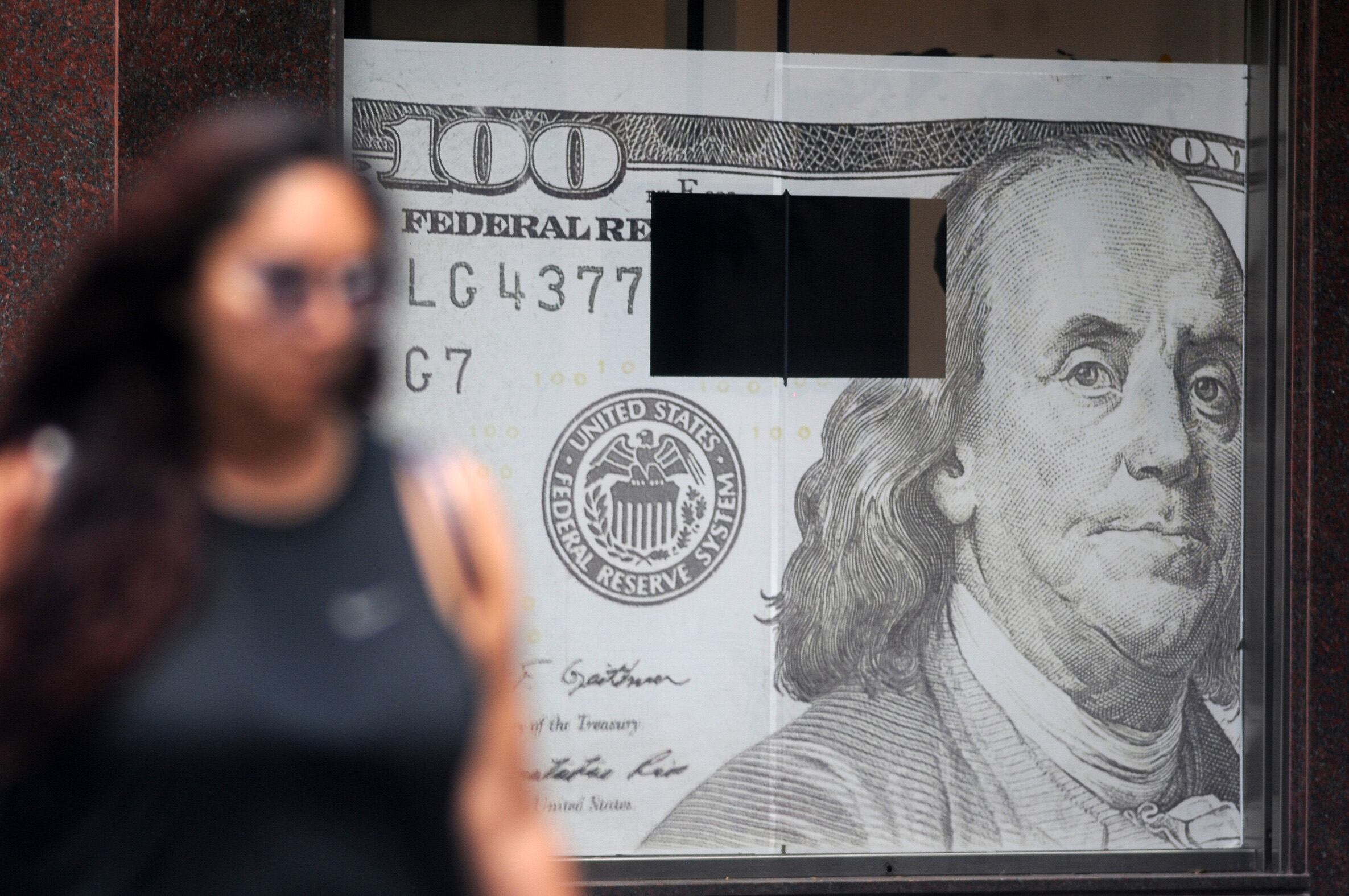 Los dólares financieros subieron arriba de los 1360 pesos. El blue, a 1345.